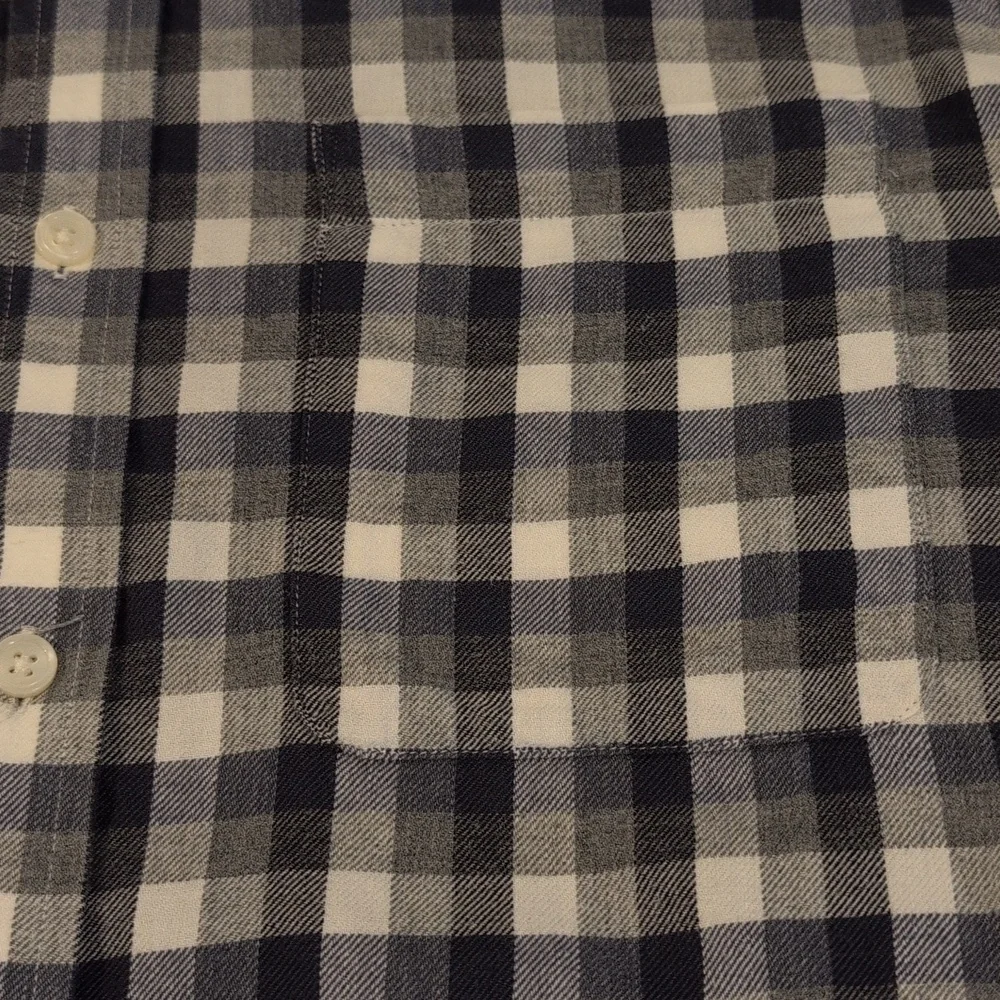 Banana Republic Men's Medium Lightweight Flannel Long Sleeve Button Down Shirt